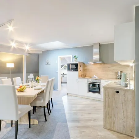 דירה Beautiful In With Kitchen